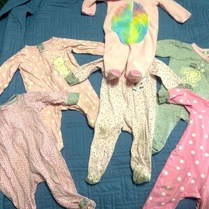 Bundle of 6 footies. One being a fleece unicorn. Gerber all 6-9 months.